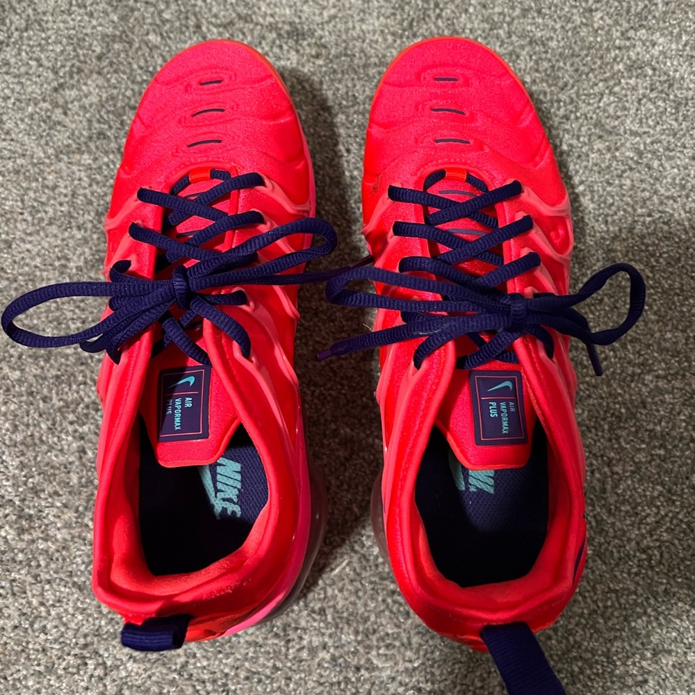 Nike Air Vapormax Plus - Size 9.5